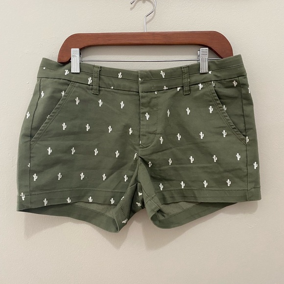 Harper Olive Cactus Pattern Women Shorts - Picture 1 of 8